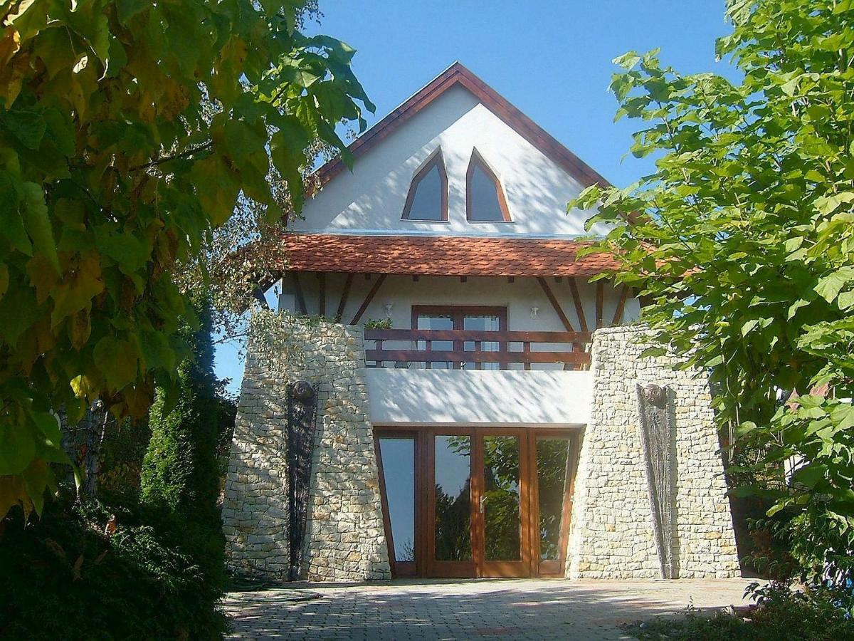 Flair Apartmanhaz Eger Exterior photo