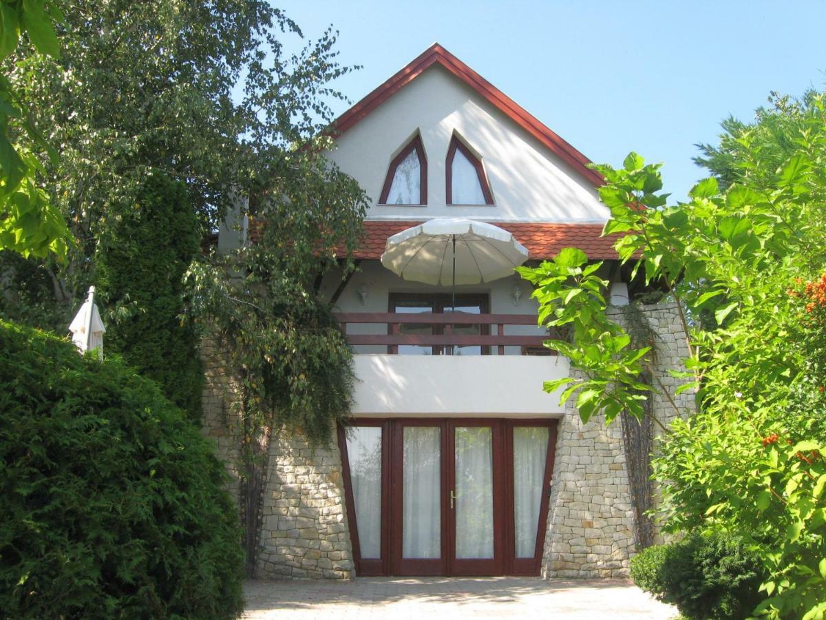 Flair Apartmanhaz Eger Exterior photo